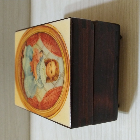 Vintage Reuge Musical Memories Jewelry Box Plays "Memory" - Picture 5 of 7